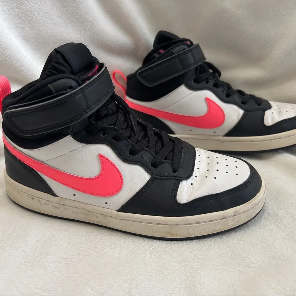 Nike Kids High-Top Sneakers in Black, White & Pink